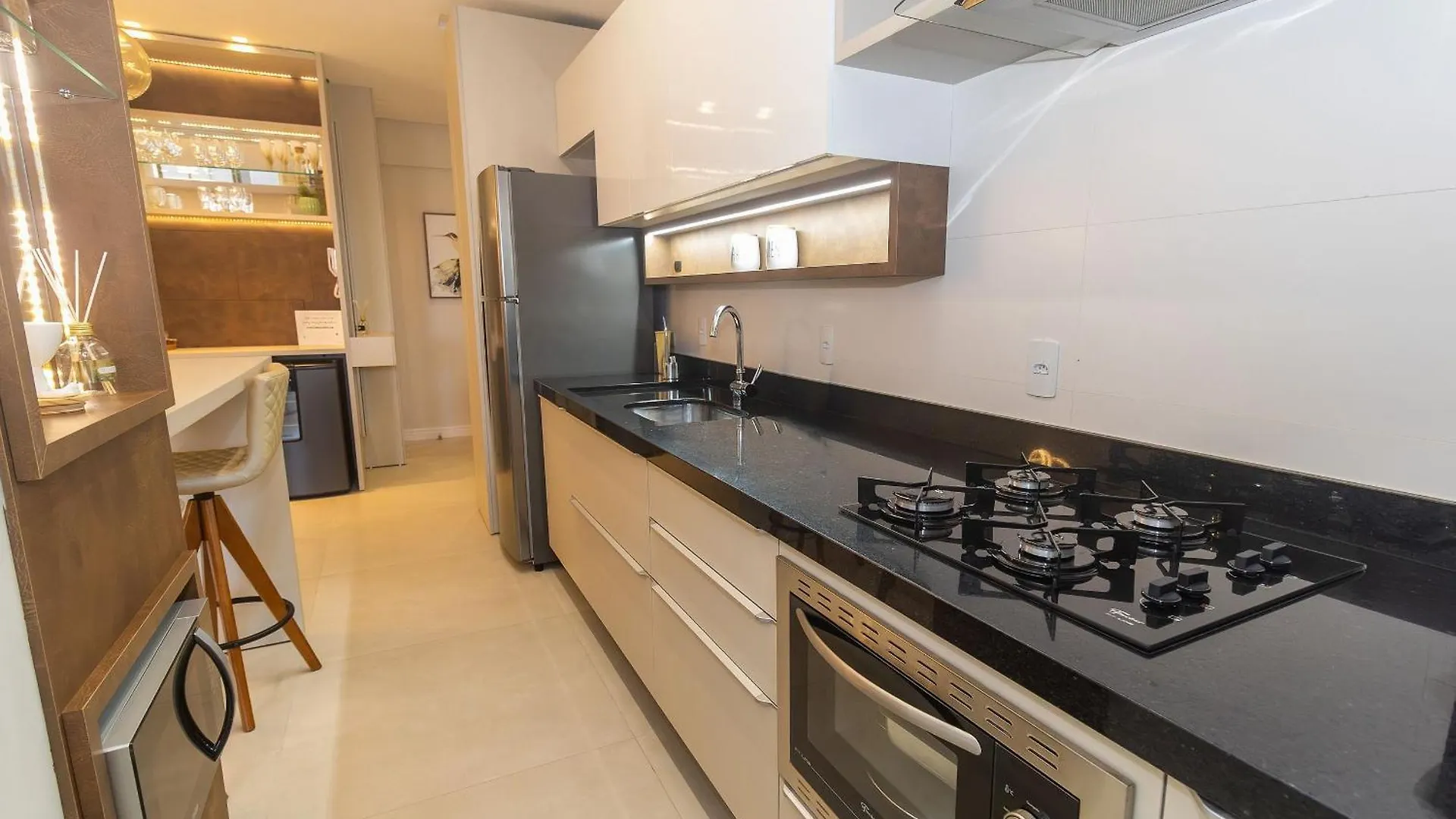 Recanto Dos Girassois 206 - Excelente Apartamento 2 Quartos Em Predio Com Piscina - A 200M Do Mar - بومبينهاس